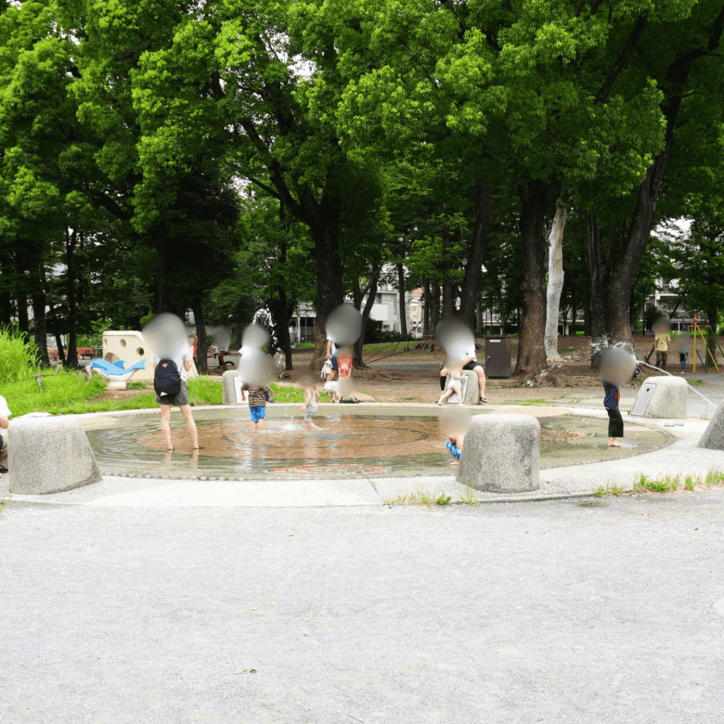【子連れお出かけ・遊び場スポット】東板橋公園の「噴水広場」で涼しい水遊びができる(夏季限定)