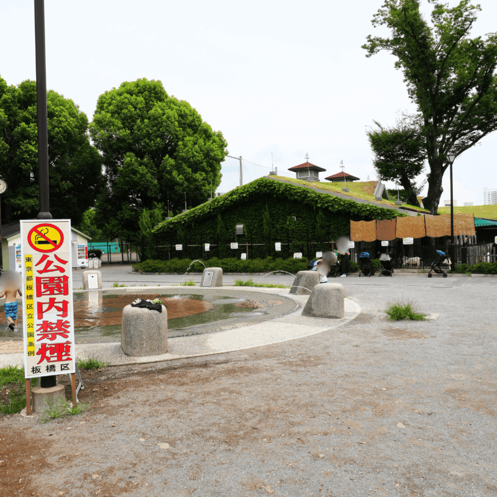 【子連れお出かけ・遊び場スポット】東板橋公園の「噴水広場」で涼しい水遊びができる(夏季限定)