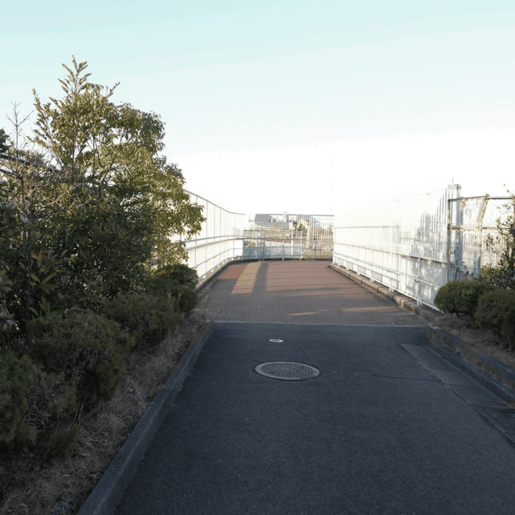 新河岸陸上競技場前の「連絡橋（連絡通路）工事」について（板橋区議会議員　近藤タカヒロ）