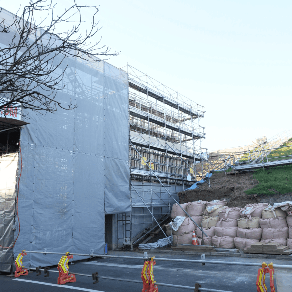 新河岸陸上競技場前の「連絡橋（連絡通路）工事」について（板橋区議会議員　近藤タカヒロ）