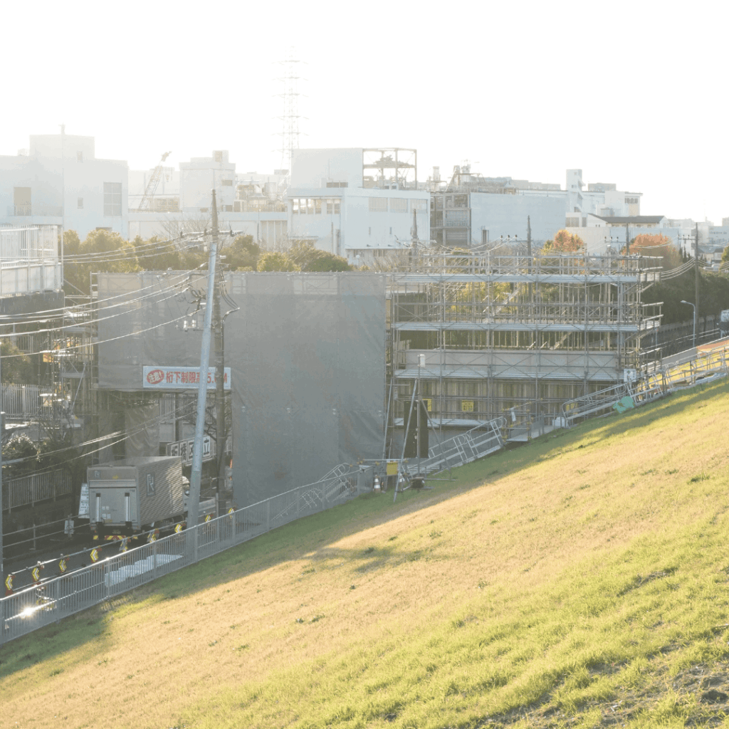 新河岸陸上競技場前の「連絡橋（連絡通路）工事」について（板橋区議会議員　近藤タカヒロ）