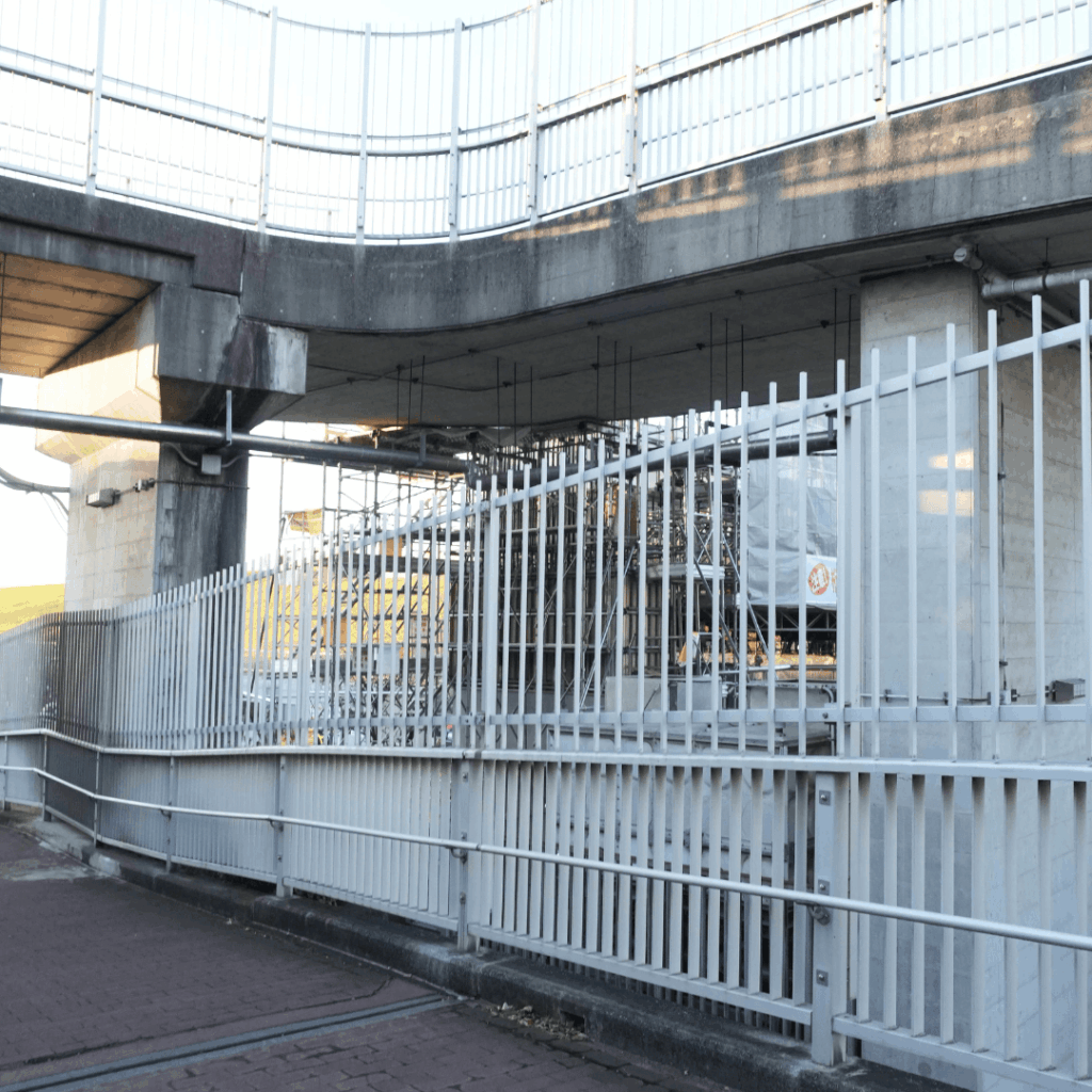 新河岸陸上競技場前の「連絡橋（連絡通路）工事」について（板橋区議会議員　近藤タカヒロ）