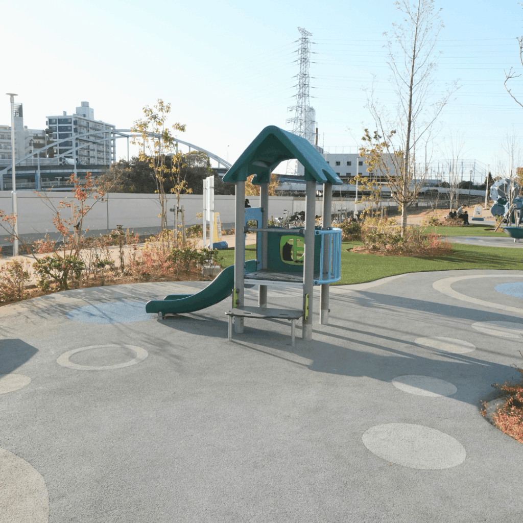 板橋区立舟渡水辺公園の横にある、MFLP・LOGIFRONT東京板橋「わくわく広場」を紹介（板橋区議会議員　近藤タカヒロ）