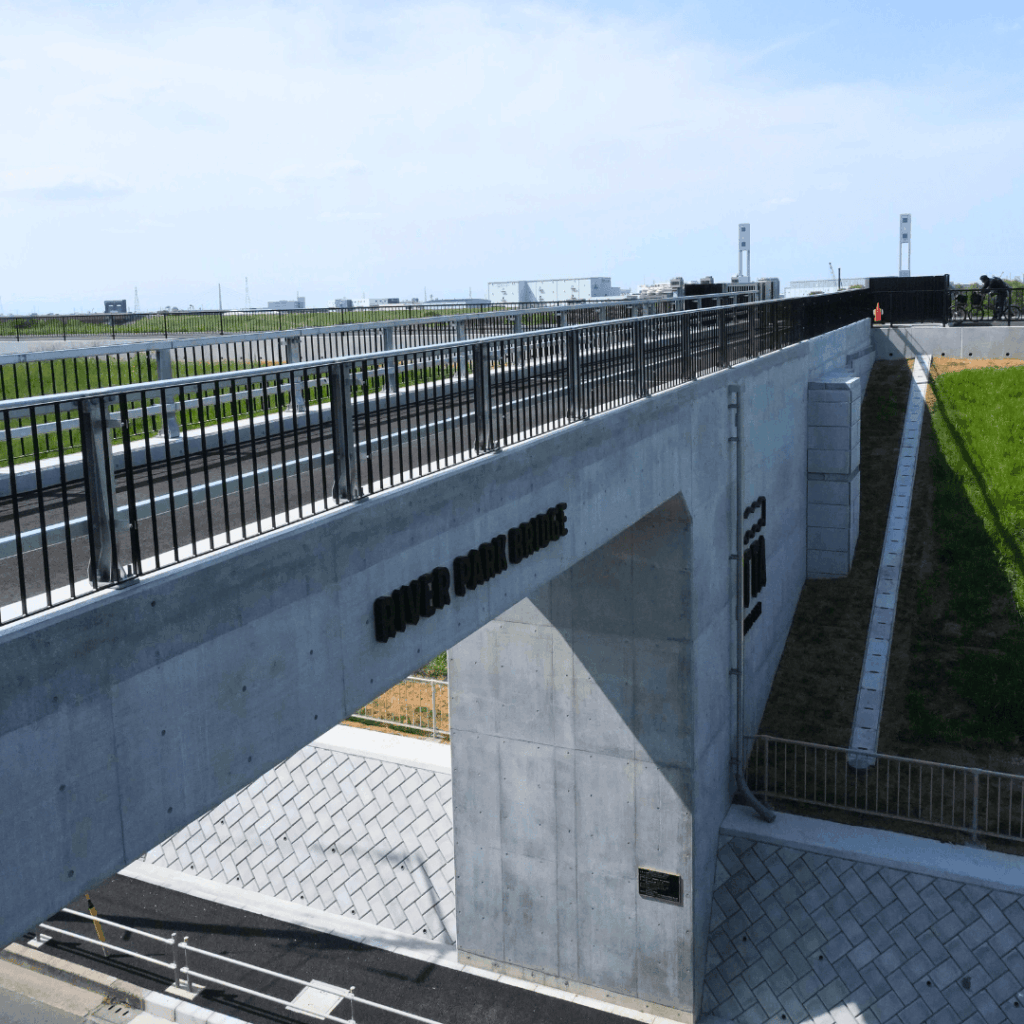 板橋区に新しい防災の橋が完成│荒川と新河岸陸上競技場をつなぐ「ITTA RIVER PARK BRIDGE」を歩いてきました（板橋区議会議員　近藤タカヒロ）
