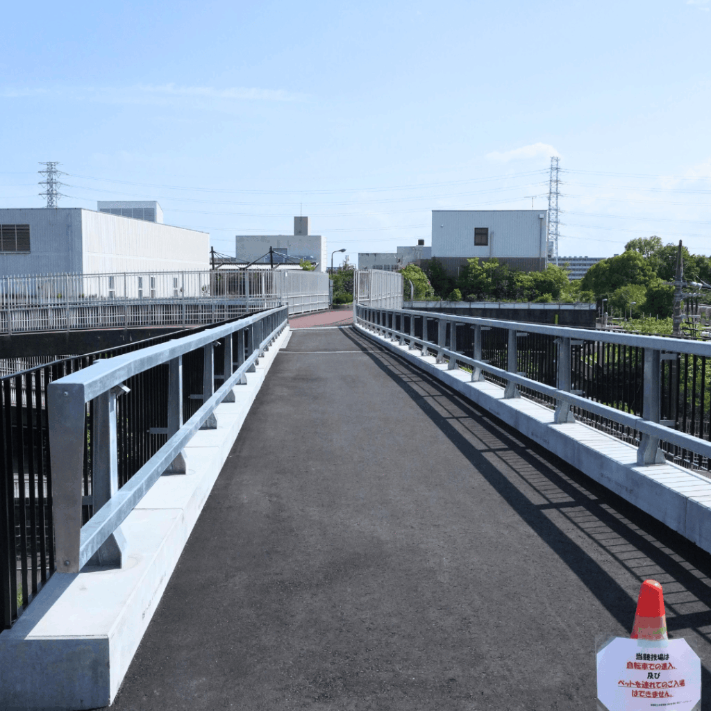 板橋区に新しい防災の橋が完成│荒川と新河岸陸上競技場をつなぐ「ITTA RIVER PARK BRIDGE」を歩いてきました（板橋区議会議員　近藤タカヒロ）