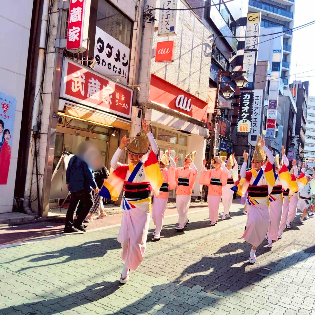 【成増】スキップ村商店街で行われた「第20回ハッピーアニバーサリー」オープニングパレードで阿波おどりを踊ってきました（板橋区議会議員 近藤タカヒロ）