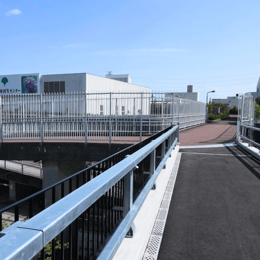 板橋区に新しい防災の橋が完成│荒川と新河岸陸上競技場をつなぐ「ITTA RIVER PARK BRIDGE」を歩いてきました（板橋区議会議員　近藤タカヒロ）