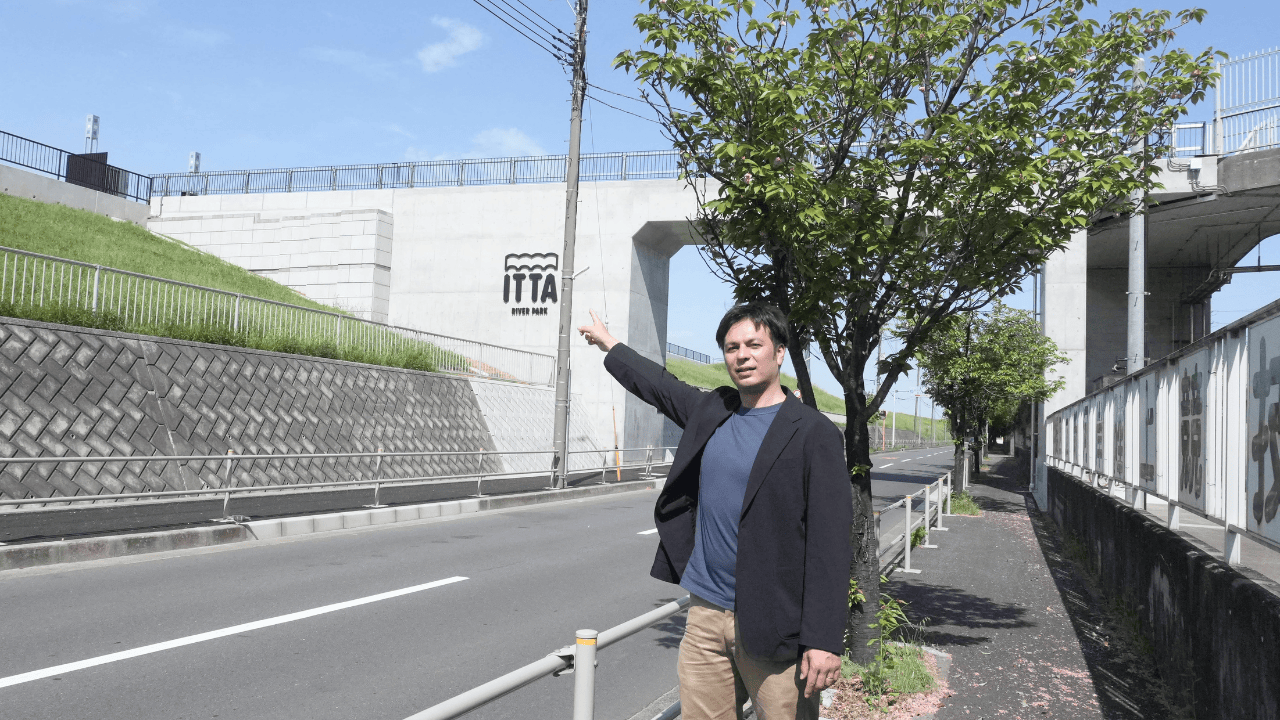 板橋区に新しい防災の橋が完成│荒川と新河岸陸上競技場をつなぐ「ITTA RIVER PARK BRIDGE」を歩いてきました（板橋区議会議員　近藤タカヒロ）